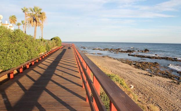 La costa mijeña fue una de las primeras en tener casi todos los tramos de su parte correspondiente de Senda Litoral.