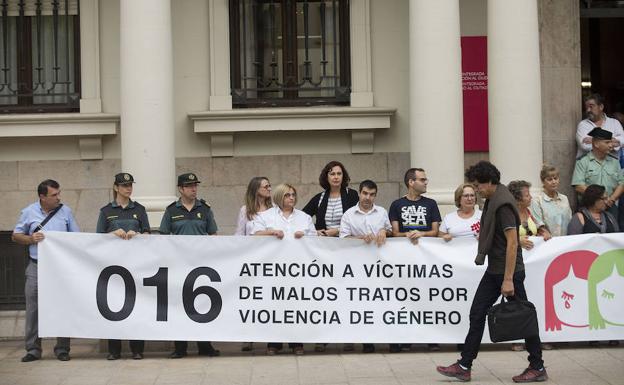 Concentración de protesta por los asesinatos de Castellón. 