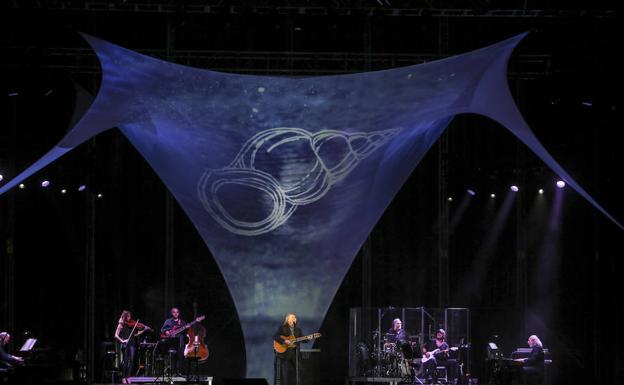 Joan Manuel Serrat, anoche sobre el escenario del Auditorio Municipal. 