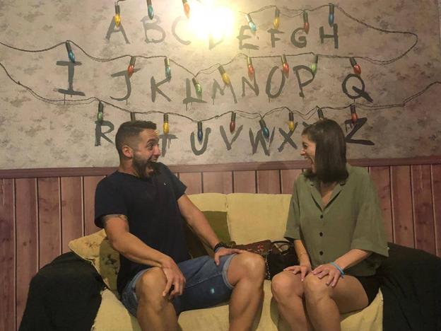 Em el salón de Will. 