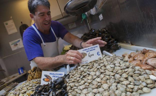 Desde el sábado 22, el caladero del Mediterráneo andaluz está cerrado para la chirla.