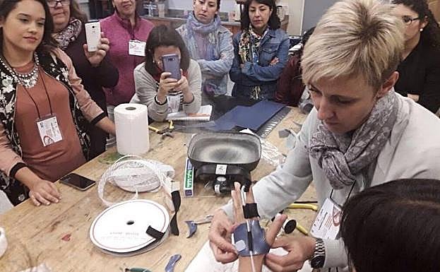 Raquel Cantero, en una de sus clases. 