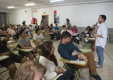 Imagen secundaria 1 - La literatura de Manuel Alcántara vuelve a los colegios de Málaga