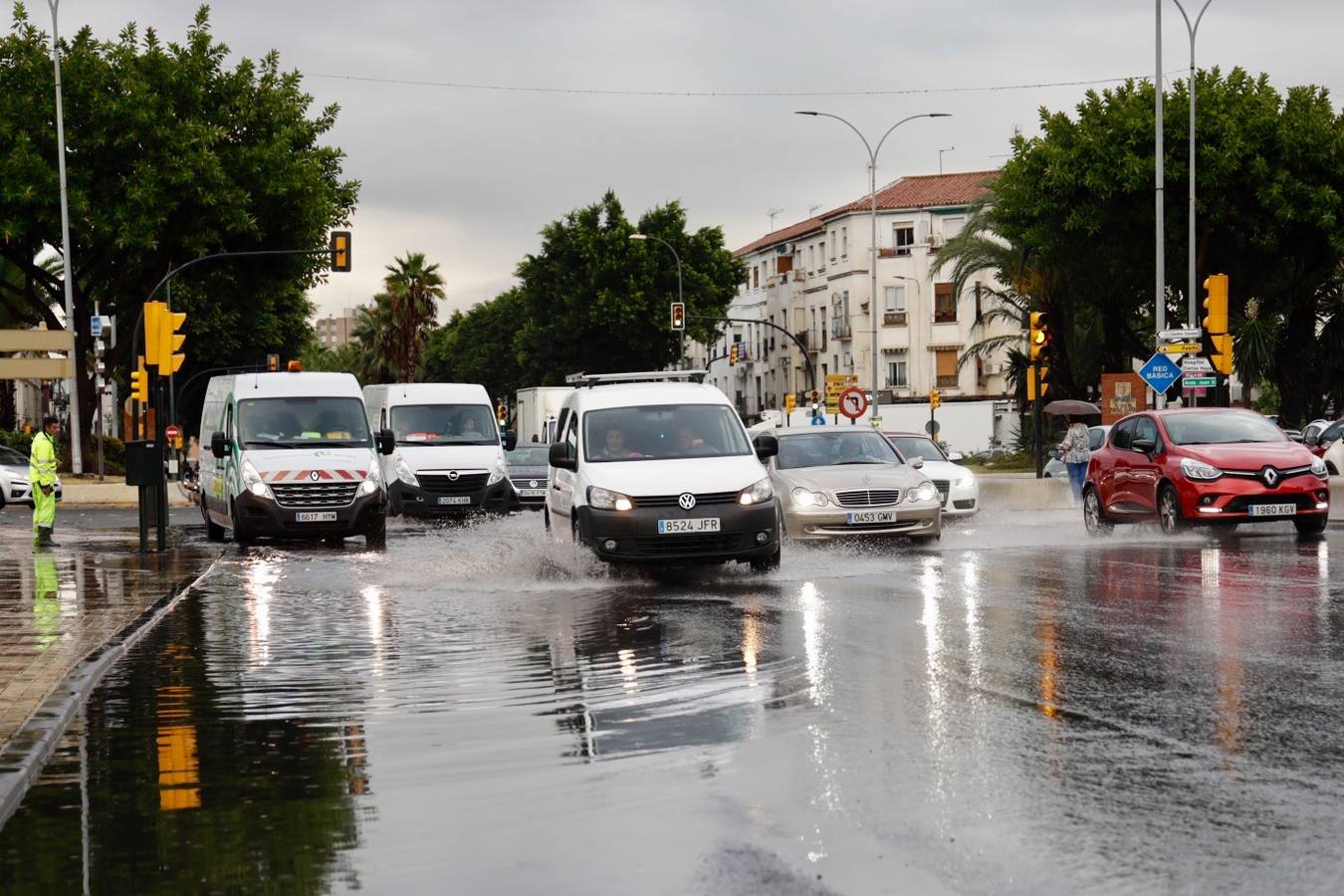 Balsas de agua en la avenida Andalucía