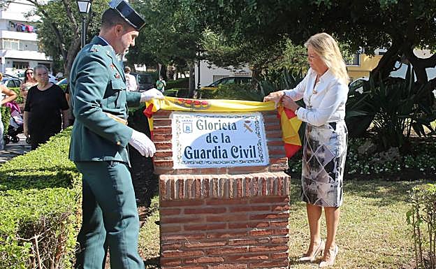 La ciudad de Marbella rinde homenaje a la Guardia Civil