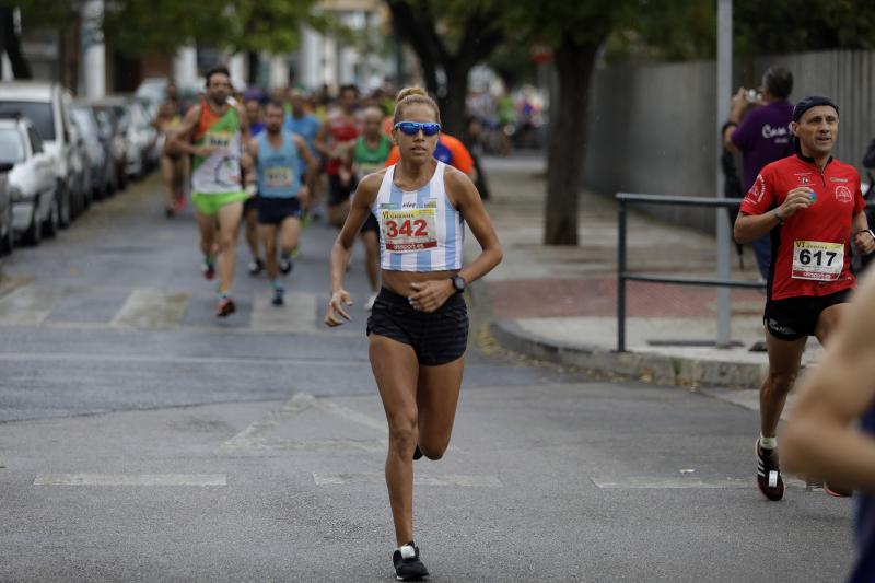 El Distrito Carretera de Cádiz acogió este domingo la carrera que discurre entre estos dos barrios de la capital y en el que han participado unos 700 corredores