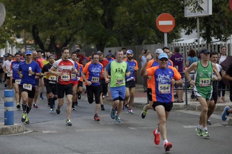 El Distrito Carretera de Cádiz acogió este domingo la carrera que discurre entre estos dos barrios de la capital y en el que han participado unos 700 corredores