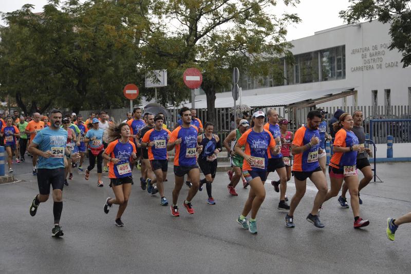 El Distrito Carretera de Cádiz acogió este domingo la carrera que discurre entre estos dos barrios de la capital y en el que han participado unos 700 corredores