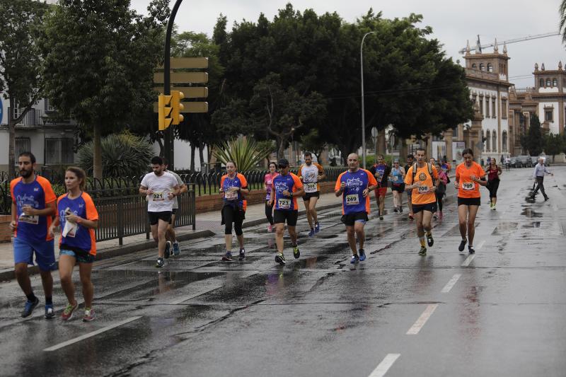 El Distrito Carretera de Cádiz acogió este domingo la carrera que discurre entre estos dos barrios de la capital y en el que han participado unos 700 corredores