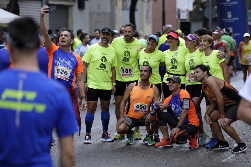 El Distrito Carretera de Cádiz acogió este domingo la carrera que discurre entre estos dos barrios de la capital y en el que han participado unos 700 corredores