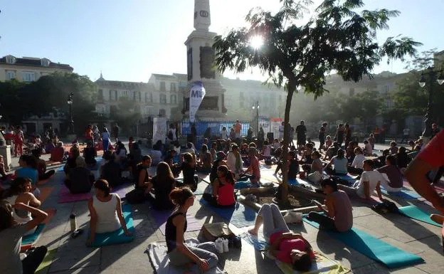Clase de yoga gratis para toda la familia en el Centro de Málaga este viernes