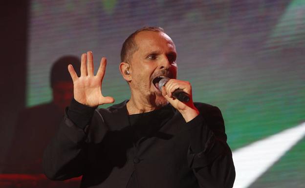 Miguel Bosé, durante un cocierto en Medellín el pasado septiembre.