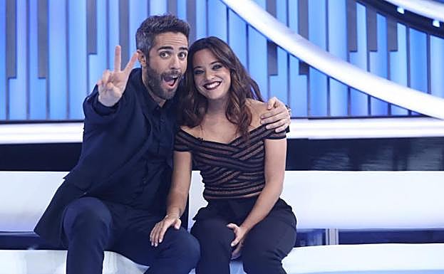 Noelia, con el presentador de OT.