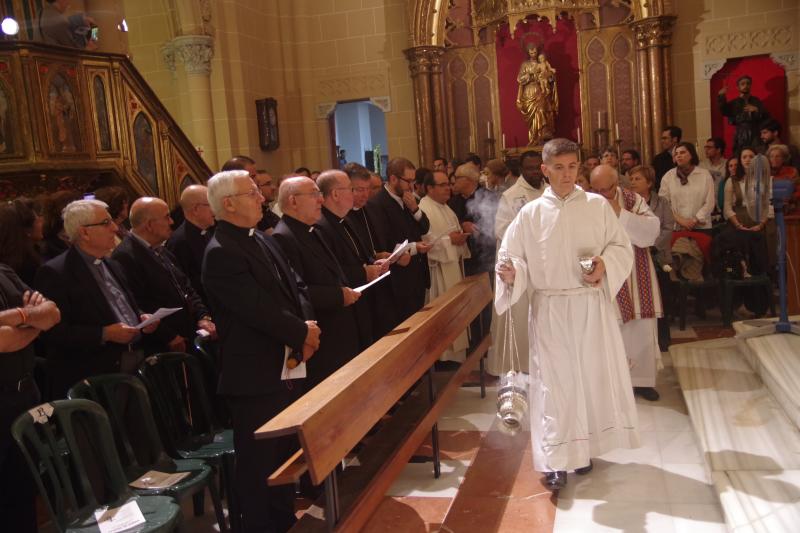 Este histórico acontecimiento ha llenado la ciudad de fieles llegados desde diferentes puntos. Vigilia en el Sagrado Corazón previa a la beatificación del padre Tiburcio Arnaiz