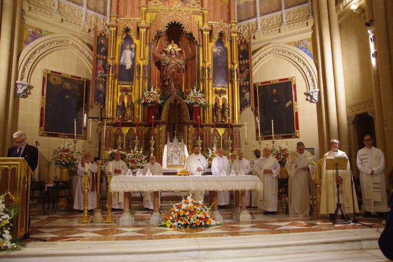 Este histórico acontecimiento ha llenado la ciudad de fieles llegados desde diferentes puntos. Vigilia en el Sagrado Corazón previa a la beatificación del padre Tiburcio Arnaiz