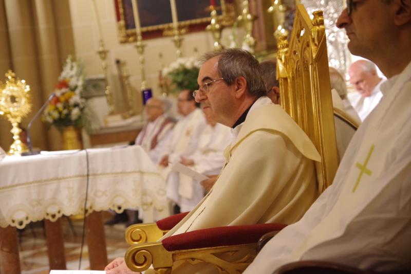 Este histórico acontecimiento ha llenado la ciudad de fieles llegados desde diferentes puntos. Vigilia en el Sagrado Corazón previa a la beatificación del padre Tiburcio Arnaizz