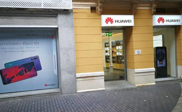 Huawei se lanza a vender teléfonos móviles en Málaga