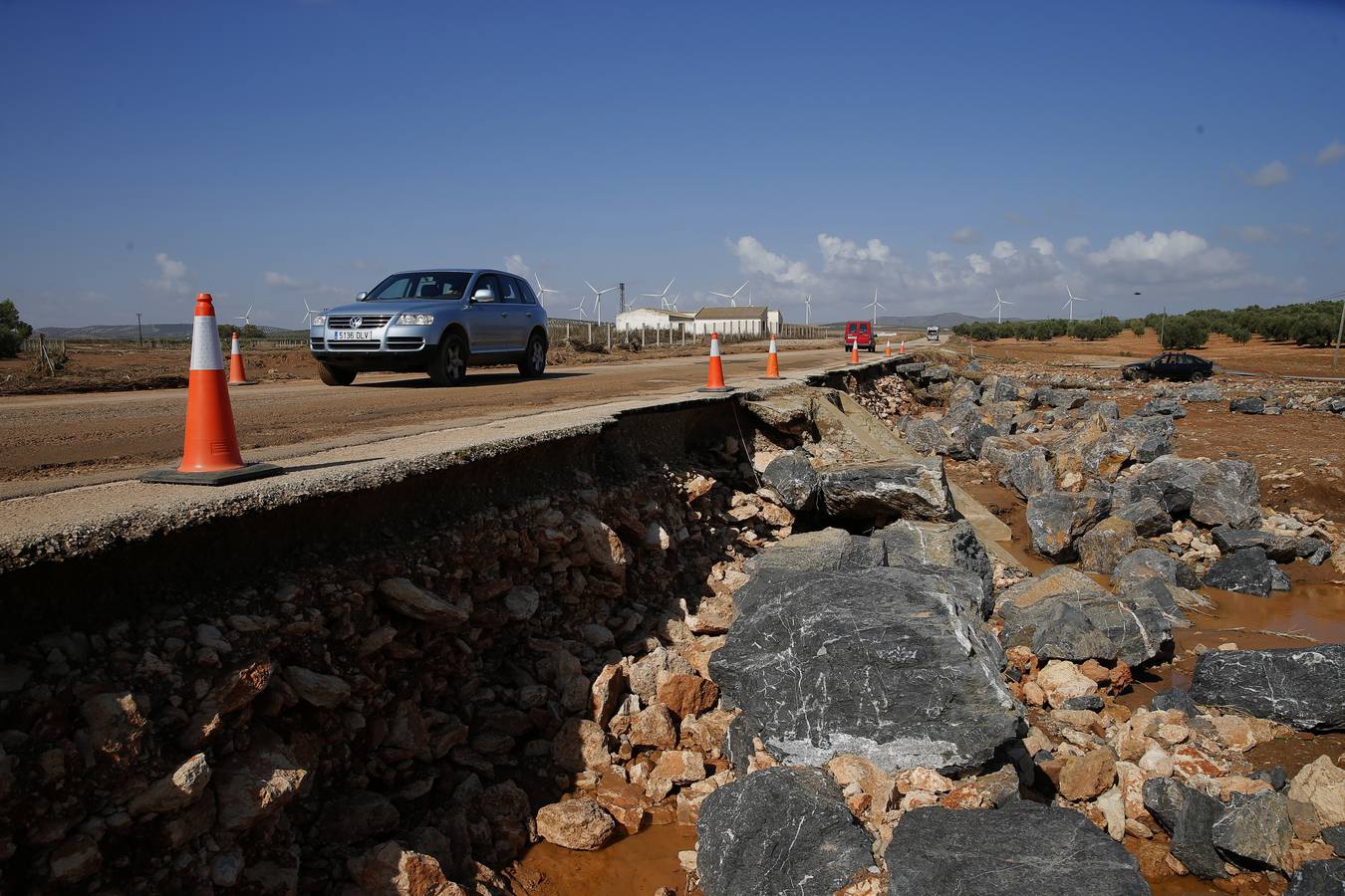 Bobadilla, Campillos, Teba, Casarabonela, Ardales y Estepona se llevan lo peor de la alerta roja que ha dejado registros históricos