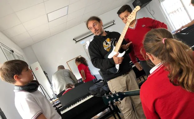 Nahum Canoura durante uno de los recreos musicales. 