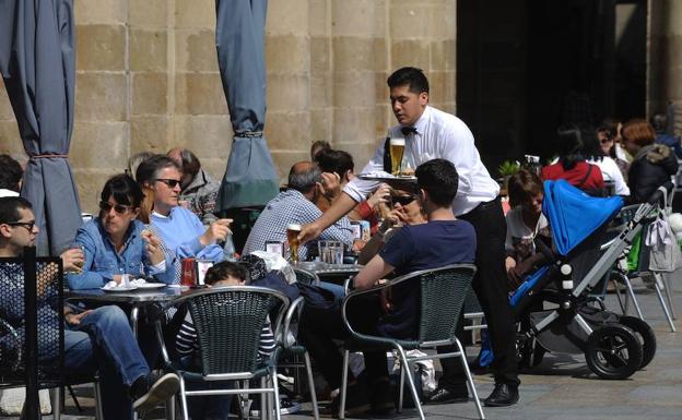 El empleo sube en Andalucía en 300 personas en el tercer trimestre, hasta 3.032.700