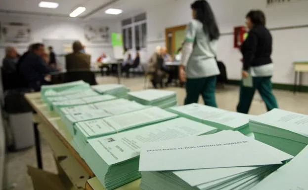 Un total de 26 partidos y cinco coaliciones electorales presentan listas para las andaluzas