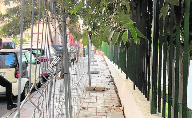 El muro se encuentra vallado por seguridad desde hace casi un año. 