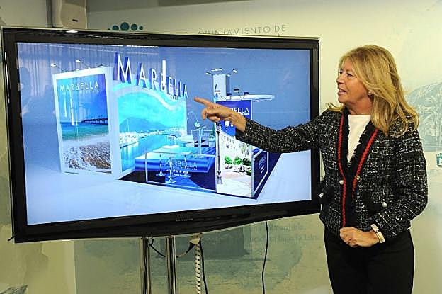 Ángeles Muñoz en la presentación del expositor que Marbella llevó este año a la feria. :: j-l