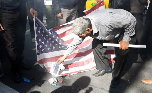 Manifestación en Teherán ante la Embajada de EE UU.