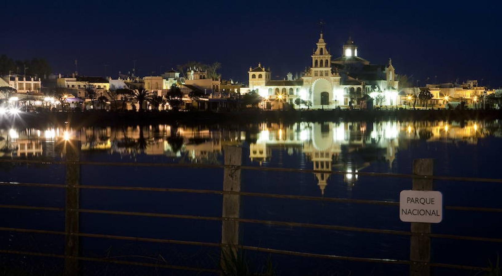 Como nexo entre Huelva y Cádiz, el Coto de Doñana recibe cada año 300.000 visitas.