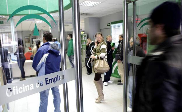 El desempleo crece en Andalucía en 10.854 personas en octubre