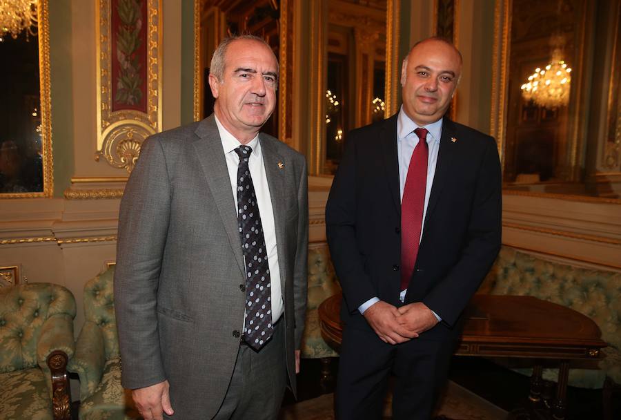La cena organizada por Prensa Malagueña en la WTM SUR reúne a los máximos responsables del turismo nacional, regional y local en un mismo foro