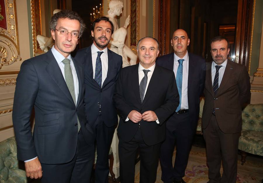 La cena organizada por Prensa Malagueña en la WTM SUR reúne a los máximos responsables del turismo nacional, regional y local en un mismo foro