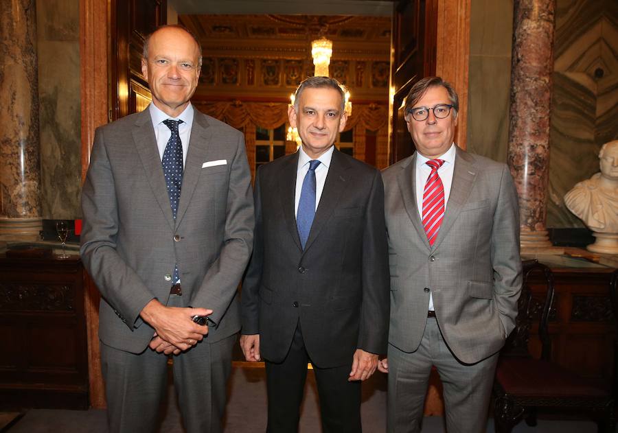 La cena organizada por Prensa Malagueña en la WTM SUR reúne a los máximos responsables del turismo nacional, regional y local en un mismo foro