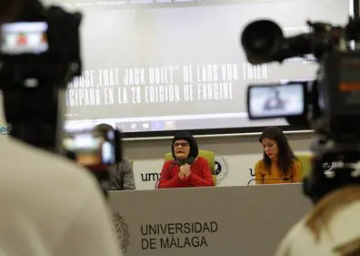 Imagen secundaria 1 - Uma Thurman y Matt Dillon en la nueva cinta de Lars Von Trier, y la vicerrectora de Cultura, Tecla Lumbreras, ayer en la presentación. Al lado, Nicolas Cage en la sangrienta 'Mandy'.