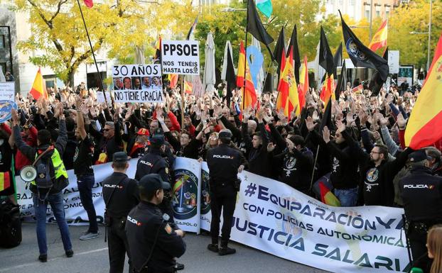 Policías y guardias civiles se concentraron desde el lunes en los alrededores del Congreso.