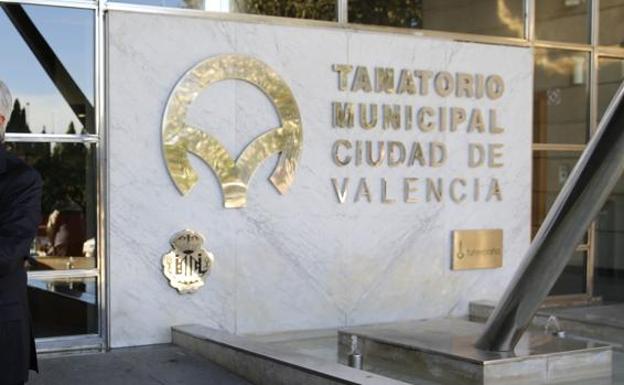 Valencia prohibirá incinerar a obesos mórbidos para no contaminar 