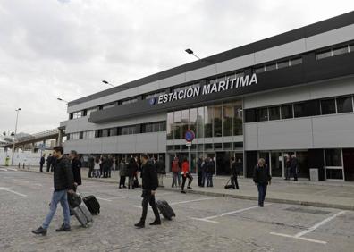 Imagen secundaria 1 - La remodelada estación marítima de Málaga registrará este año un aumento de pasajeros y prevé llegar a los 350.000