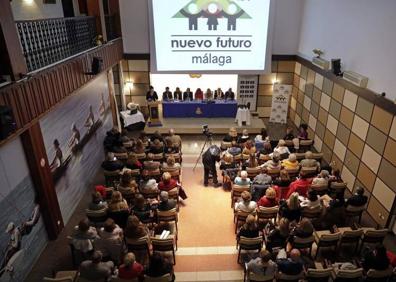 Imagen secundaria 1 - Manuel Castillo, director de SUR, durante su pregón de presentación de El Rastrillo. Asistentes a la presentación del cartel. 