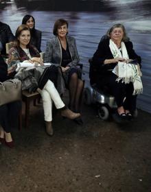 Imagen secundaria 2 - Manuel Castillo, director de SUR, durante su pregón de presentación de El Rastrillo. Asistentes a la presentación del cartel. 