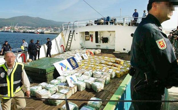 Alijo histórico. En 2003, el juez Vázquez Taín coordinó una operación en la que se aprehendieron 7.000 kilos de cocaína que viajaban ocultos en el barco congelador 'South Sea'