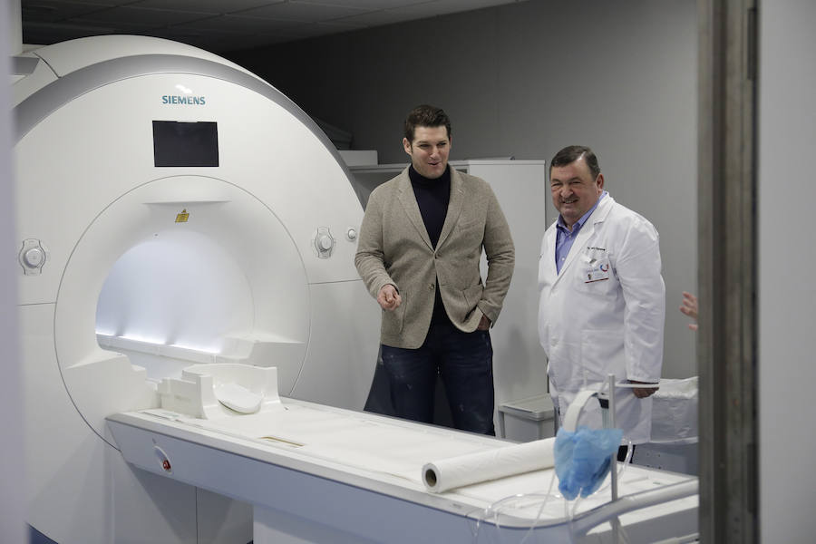 Manu Tenorio presenta la Unidad de la Mujer del Hospital El Ángel