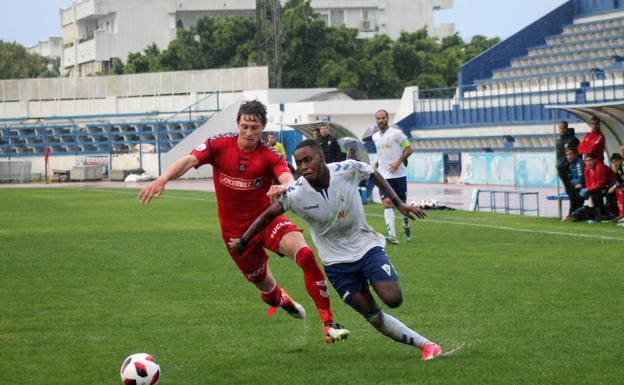 N'Diaye se escapa por la banda izquierda. 