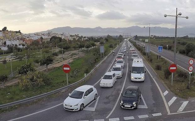 La reordenación de la rotonda de acceso al Parque, mediante semáforos, es una de las actuaciones que están previstas. 