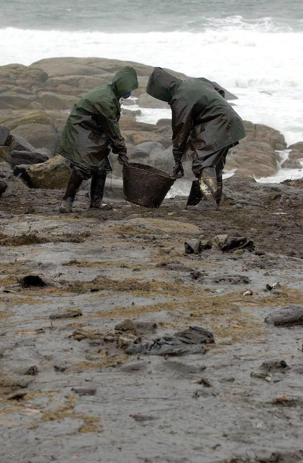 El hundimiento de este buque frente a la costa galelga y el consecuente derrame del petróleo que transportaba resultó ser «el tercer accidente más costoso de la historia»