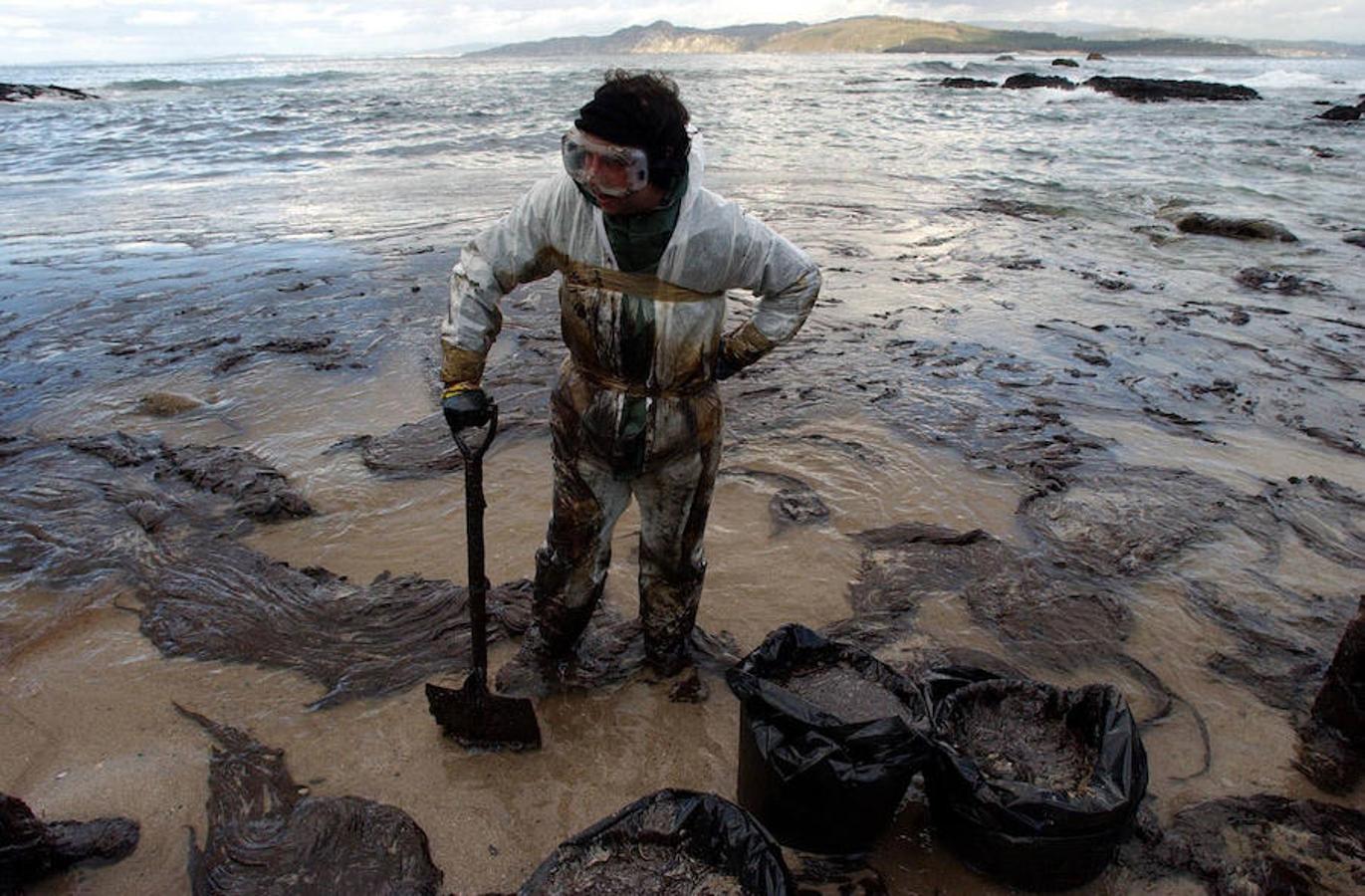 El hundimiento de este buque frente a la costa galelga y el consecuente derrame del petróleo que transportaba resultó ser «el tercer accidente más costoso de la historia»