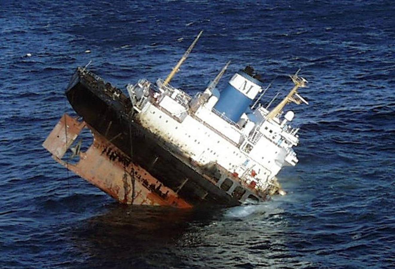 El hundimiento de este buque frente a la costa galelga y el consecuente derrame del petróleo que transportaba resultó ser «el tercer accidente más costoso de la historia»