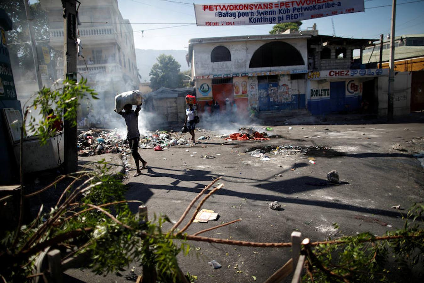 Al menos seis personas han fallecido en una revuelta contra la corrupción que va ya por su segundo día