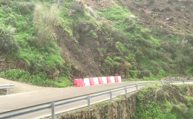 Imagen de la zona del desprendimiento en la A-7206 esta mañana.