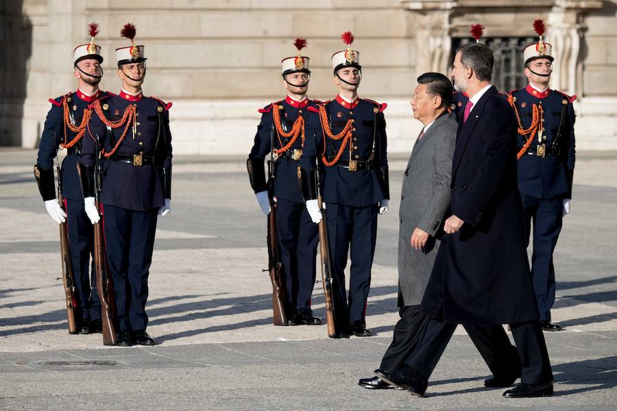 Recibimiento oficial de los Reyes al presidente de la República Popular China, Sr. Xi Jinping y su esposa, Peng Liyuan, en el Palacio Real de Madrid.