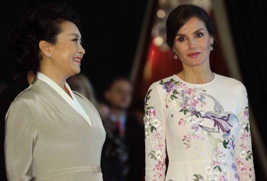 Recibimiento oficial de los Reyes al presidente de la República Popular China, Sr. Xi Jinping y su esposa, Peng Liyuan, en el Palacio Real de Madrid.